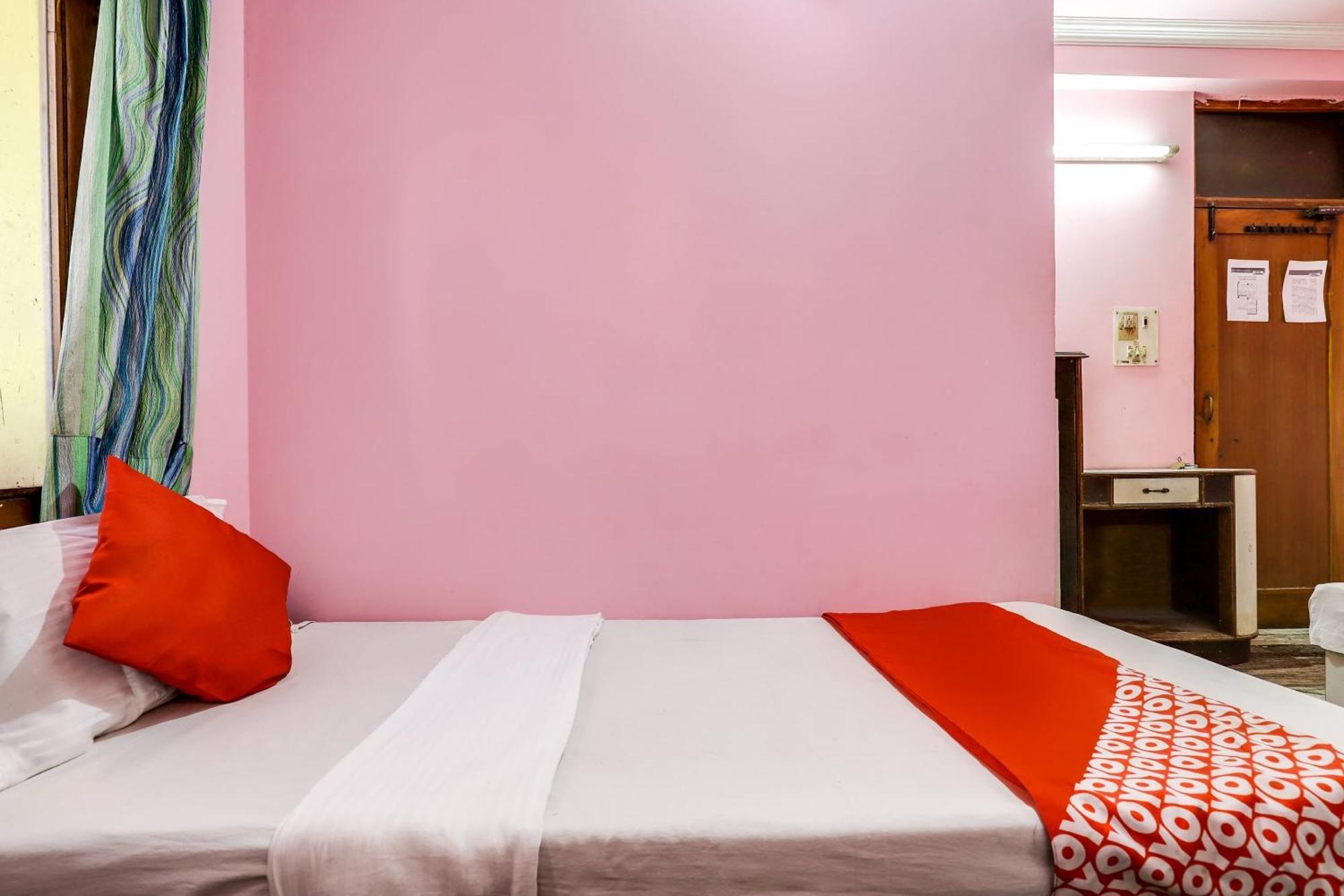 Hotel O Moon Palace Dx New Delhi Exterior photo